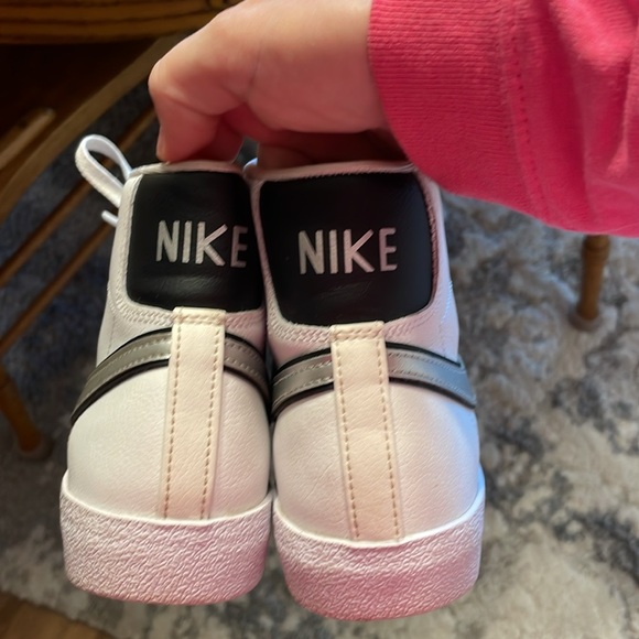 Nike White Shoes, Worn once Before (Crease in front of shoes), Gray Nike Logo - Picture 7 of 7